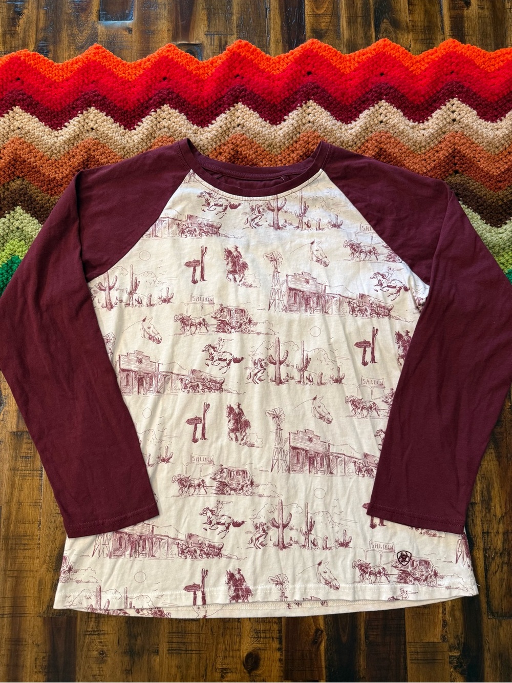 🌺ARIAT Western theme 3/4 sleeve tee. Women's Burgundy/Cream M. Cowboy Cactus